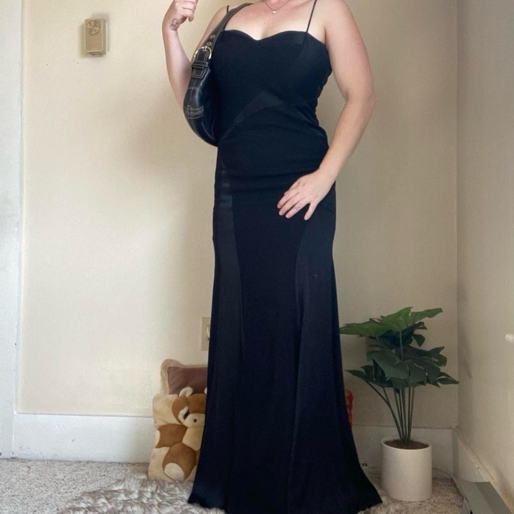 Nicole Miller sleek black formal gown - Picture 4 of 8